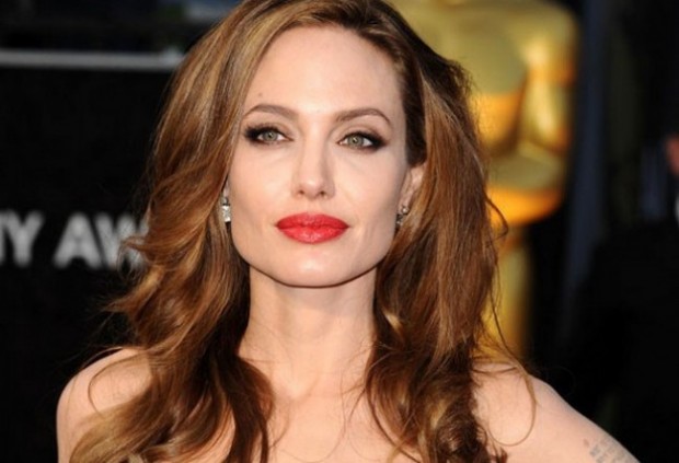 Прическа Анджелины Джоли на премии "Оскар"