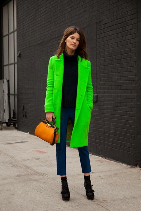 аксессуары к зеленому пальто 