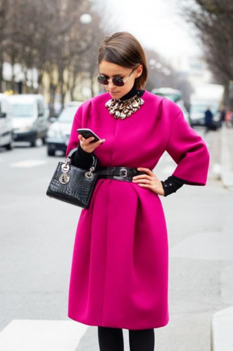 пальто розовое с чем носить
