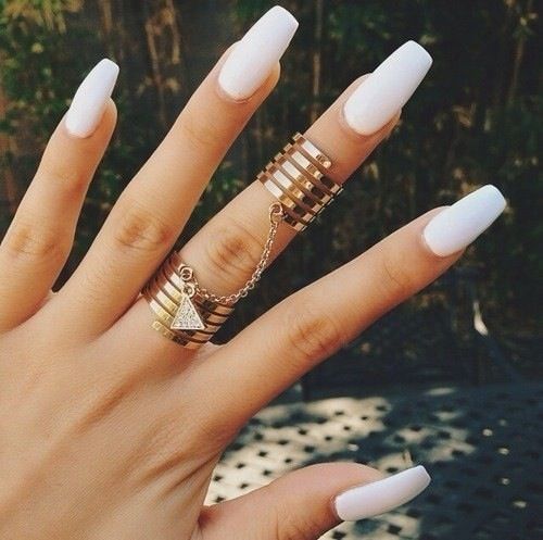 Длинные белые ногти