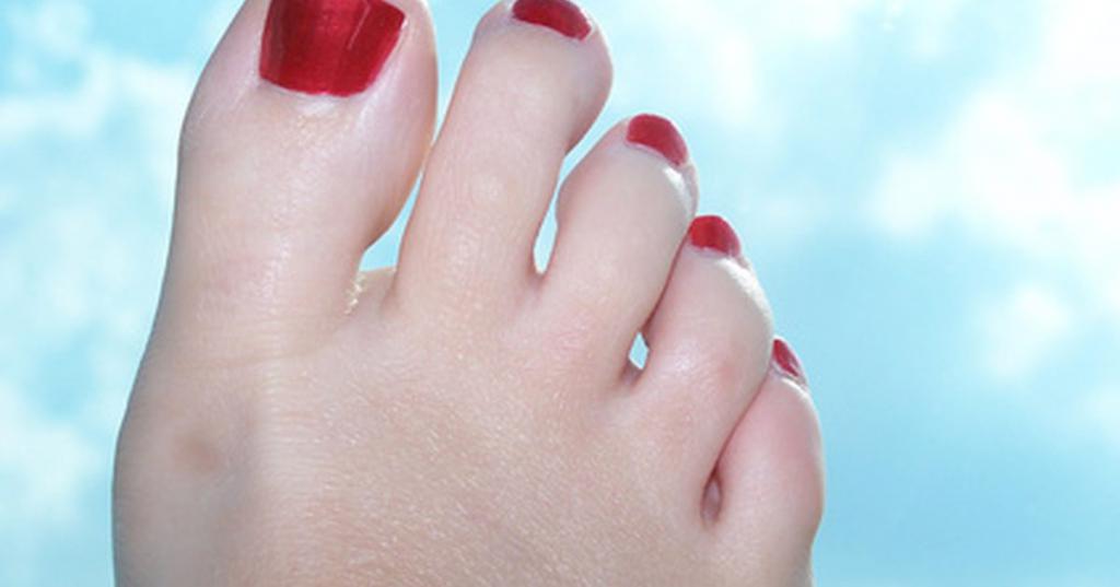 коричневое пятно на ногте большого пальца ноги