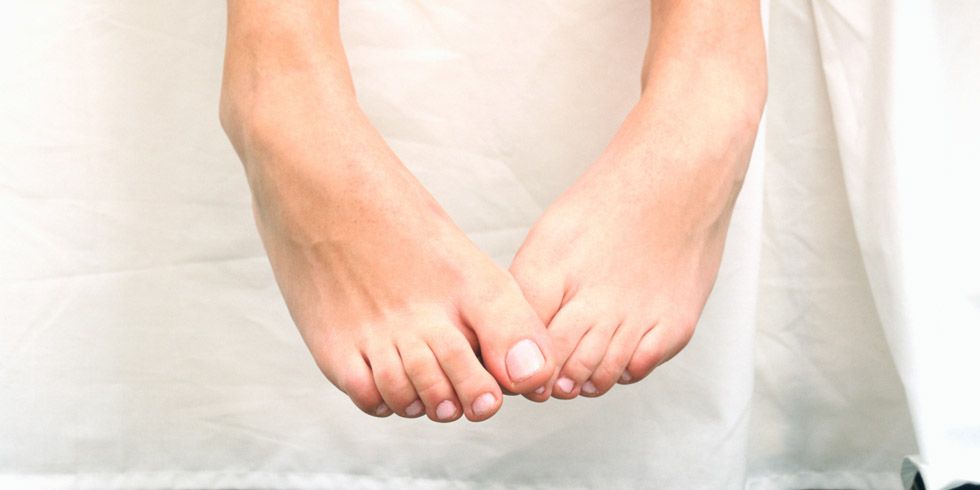 коричневое пятно на ногте большого пальца ноги со внутренней стороны