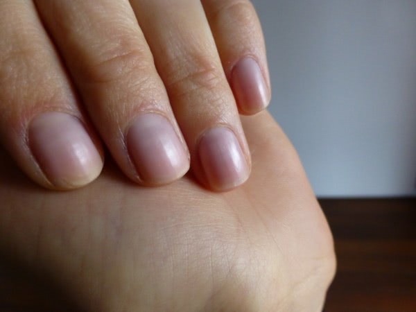 Попытка восстановить ногти с лечебными лаками Revlon для поврежденных ногтей