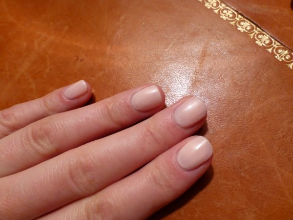 Попытка восстановить ногти с лечебными лаками Revlon для поврежденных ногтей