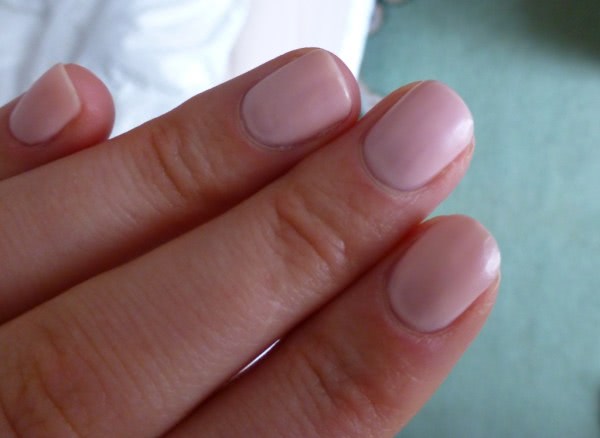Попытка восстановить ногти с лечебными лаками Revlon для поврежденных ногтей