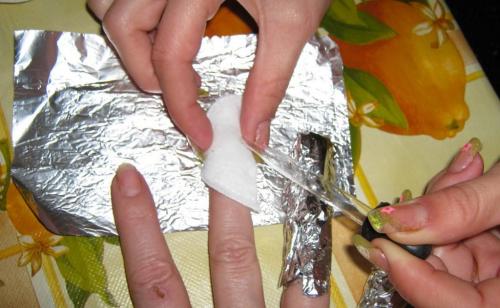 Чем снять гелевое покрытие с ногтей. Как снять гель-лак с ногтей в домашних условиях?