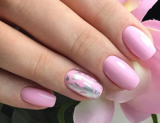 розовые ногти с фольгой