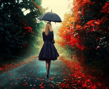 Красивые фото девушек осенью со спины с зонтом (6)