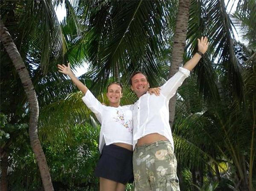Молодожёны Виктор ВАСИЛЬЕВ и Анна СНАТКИНА счастливы на Мальдивах (фото из Твиттера телеведущего)