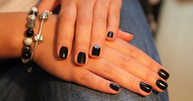 Черный дизайн ногтей – лучшие идеи и стильные решения для маникюра в черном цвете