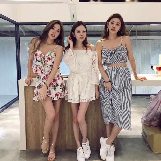 Лужэ Нсу со своими сестрами